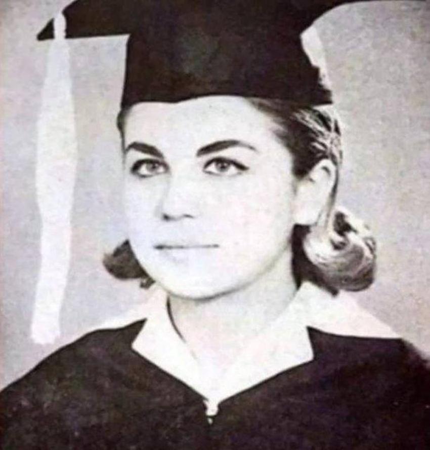 Füsun Önal'dan nostaljik paylaşım: Umut dolu okul yıllarım...