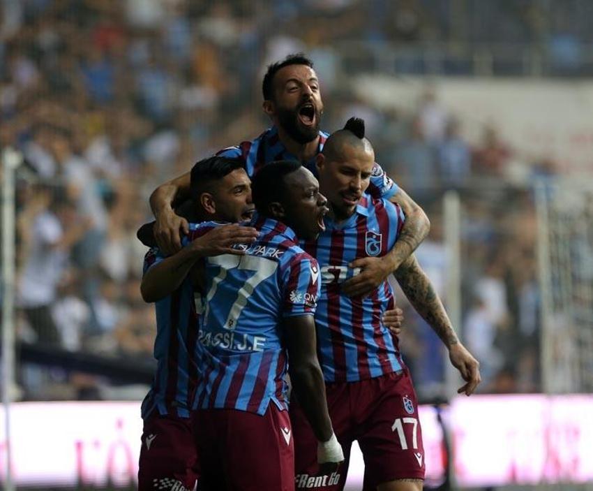 Ünal Karaman temelleri attı Abdullah Avcı şampiyon takım yarattı! Şehirde meşale havai fişek kalmadı