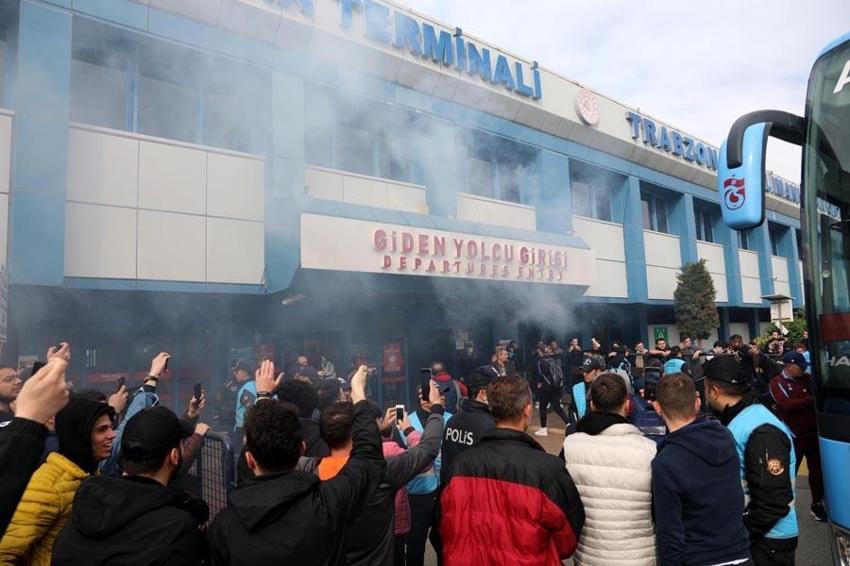 Ünal Karaman temelleri attı Abdullah Avcı şampiyon takım yarattı! Şehirde meşale havai fişek kalmadı