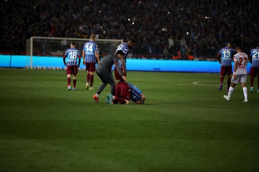 Sadece Ağaoğlu, Avcı, futbolcular değil Trabzonspor'u Ahmet Suat Özyazıcı’nın kasketi şampiyon yaptı