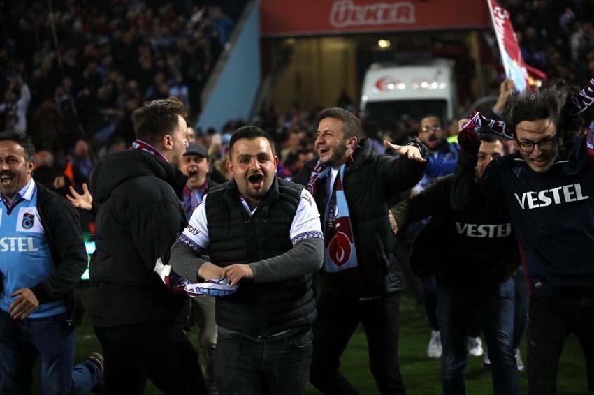 Sadece Ağaoğlu, Avcı, futbolcular değil Trabzonspor'u Ahmet Suat Özyazıcı’nın kasketi şampiyon yaptı