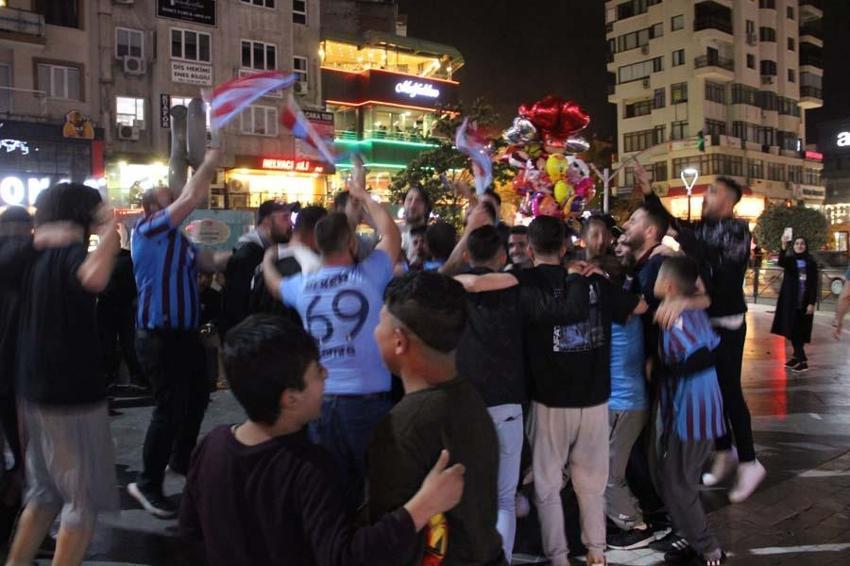 Sadece Ağaoğlu, Avcı, futbolcular değil Trabzonspor'u Ahmet Suat Özyazıcı’nın kasketi şampiyon yaptı