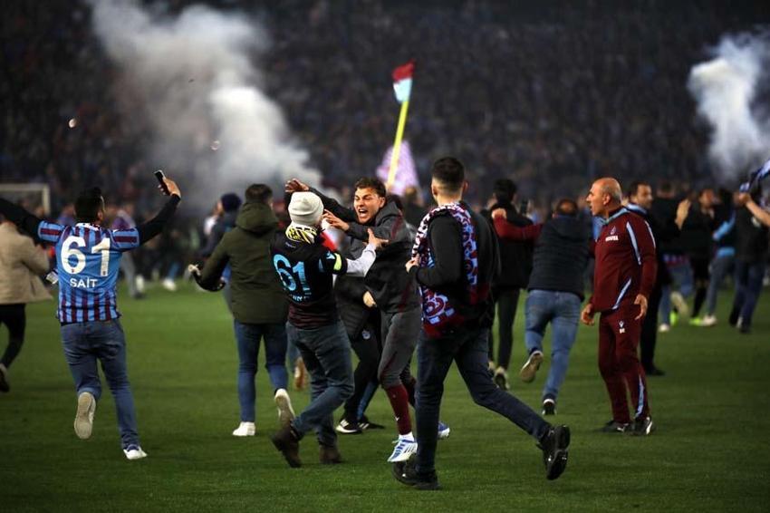 Sadece Ağaoğlu, Avcı, futbolcular değil Trabzonspor'u Ahmet Suat Özyazıcı’nın kasketi şampiyon yaptı