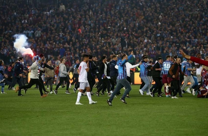 Sadece Ağaoğlu, Avcı, futbolcular değil Trabzonspor'u Ahmet Suat Özyazıcı’nın kasketi şampiyon yaptı