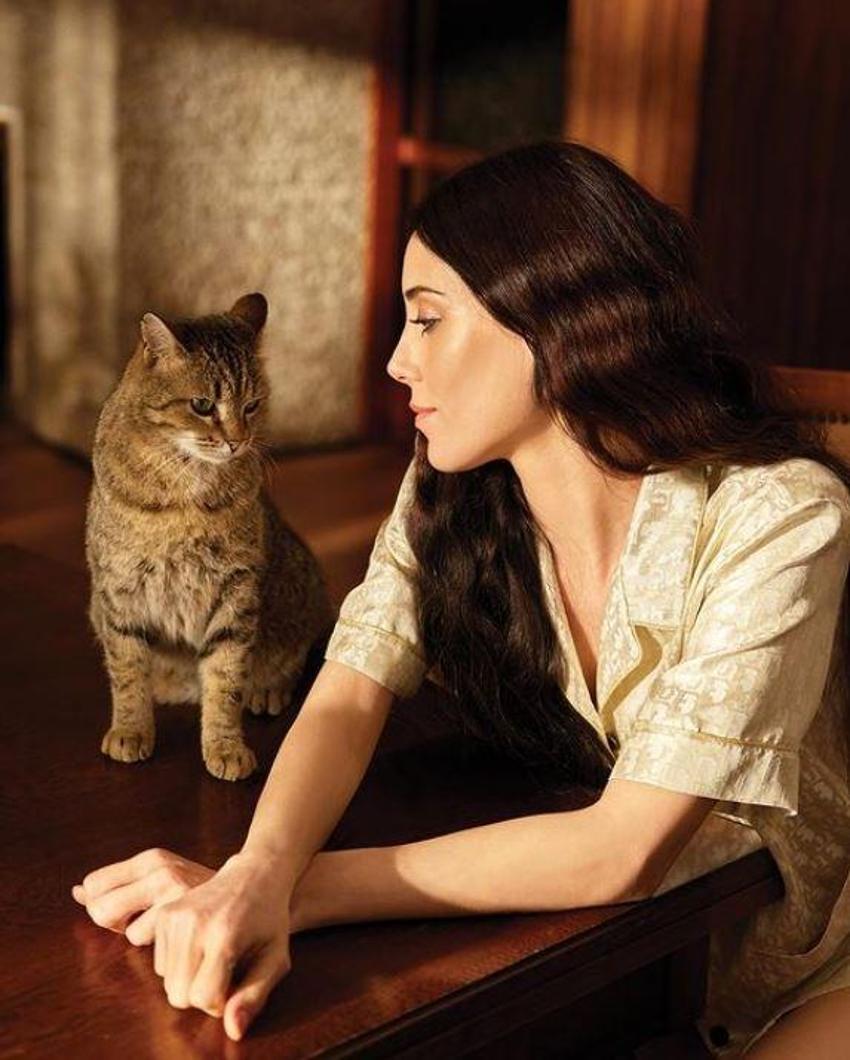 Cansu Dere'den dikkat çeken açıklamalar! 'Aşkın sonsuza dek süreceğini sanmak...'