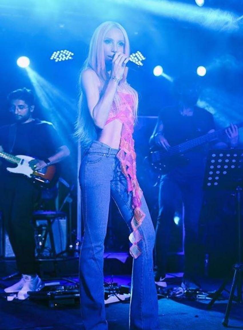 Gülşen'den yeni paylaşım! 'Balmumu heykelini yapmaları lazım'