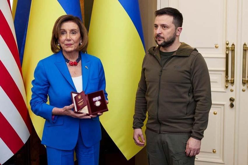 Ukrayna'nın Lviv kentine giden Angeline Jolie siren seslerini duyunca kaçtı!