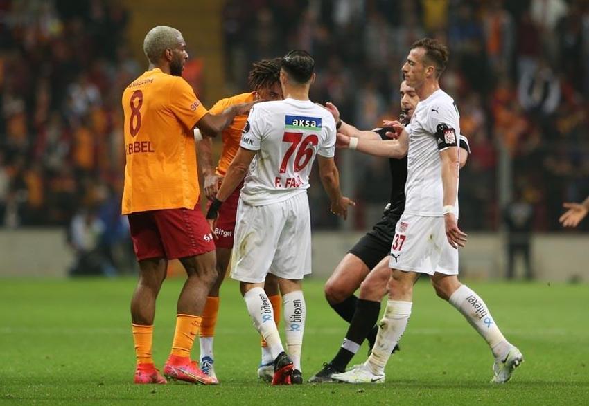 Torrent 'kulüpte bilgisayar bile yok' diyor Burak Elmas parayı Luis Campos'la Sensibile'ye basıyor