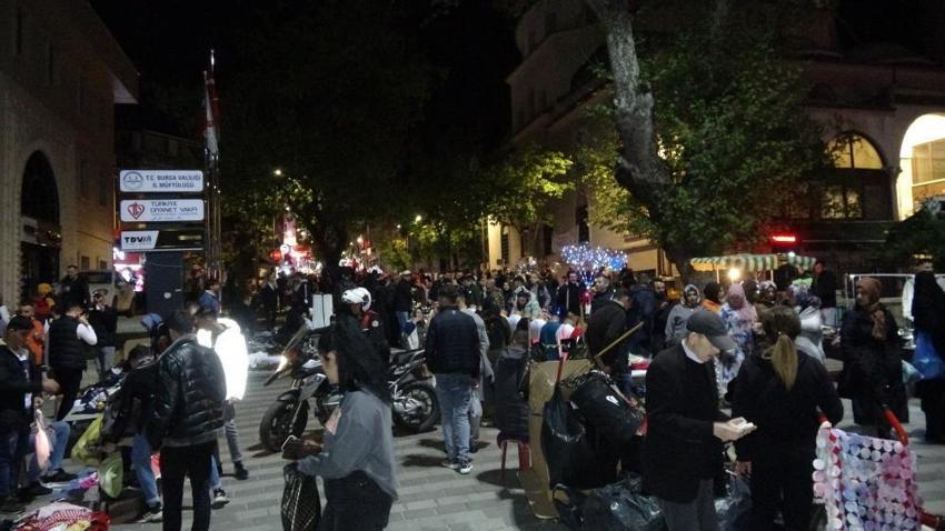 Gece bayram alışverişi çılgınlığı havadan görüntülendi