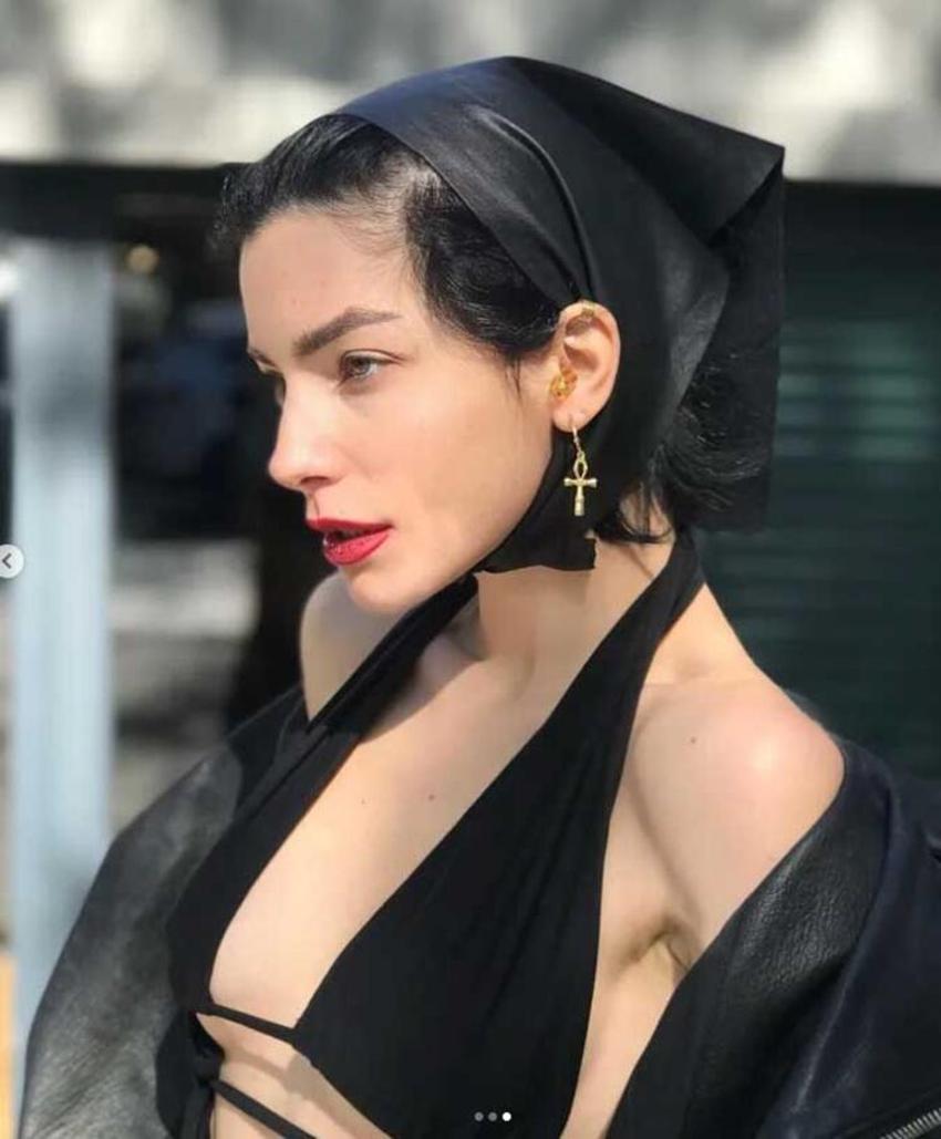 Merve Boluğur’dan cesur paylaşım! Aynanın karşısına geçip...  