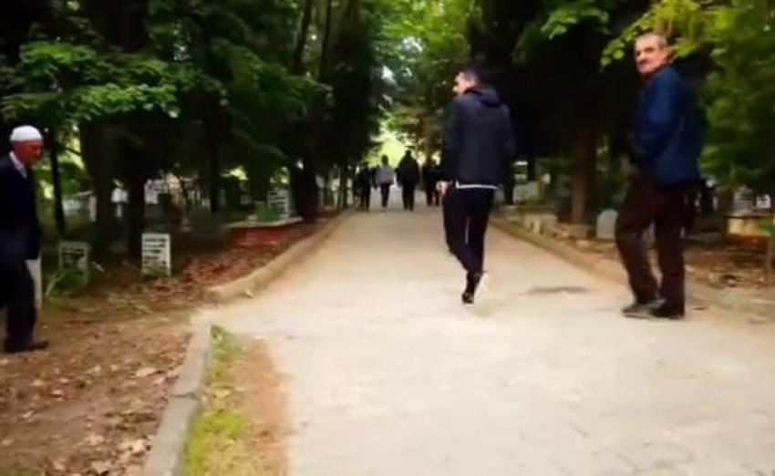 İki yıl sonra mahallede yine bayramlaşma kuyruğu