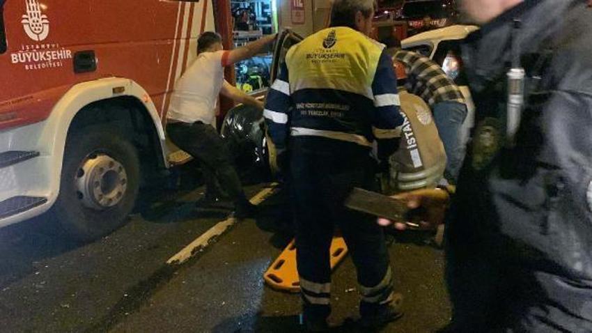 Pendik'te kazaya müdahale sırasında itfaiye aracına otomobil çarptı; 2'si ağır 5 kişi yaralandı