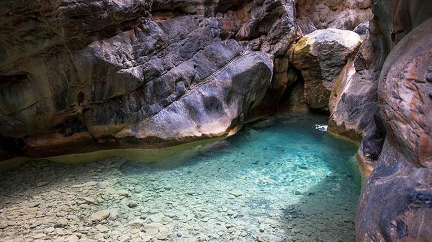 Spil Dağı’nın saklı kanyonu fotoğrafçıların ilgi odağı oldu
