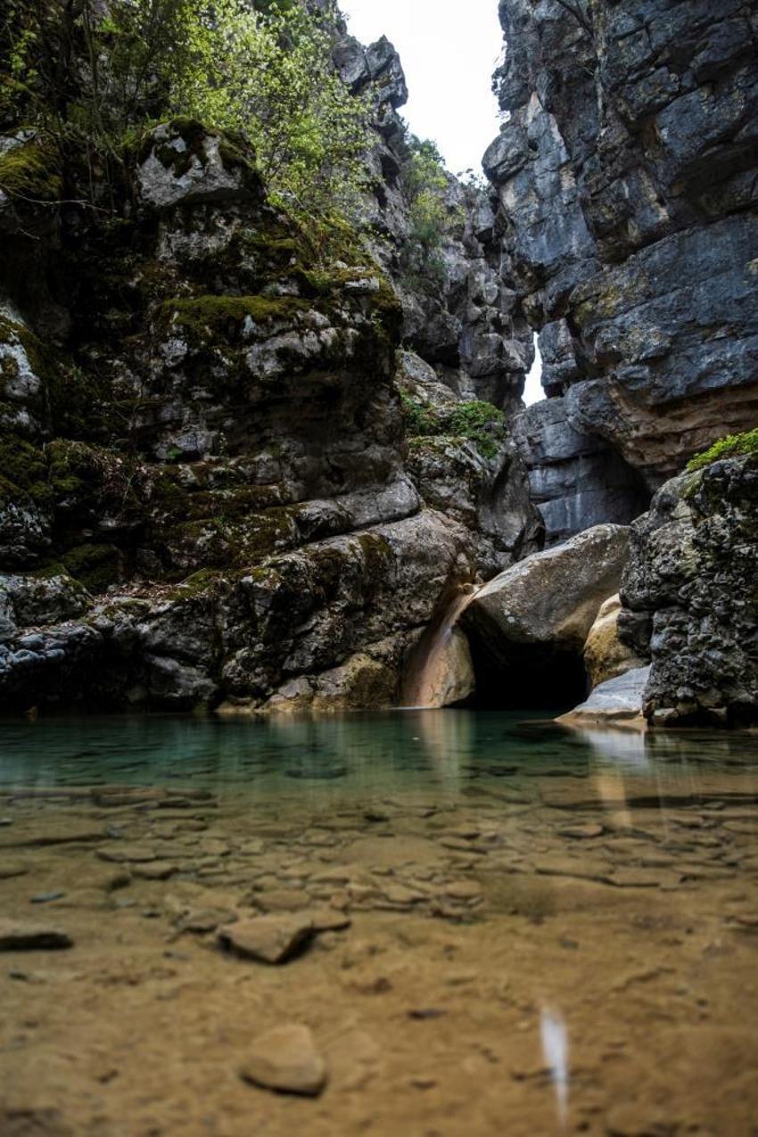 Spil Dağı’nın saklı kanyonu fotoğrafçıların ilgi odağı oldu