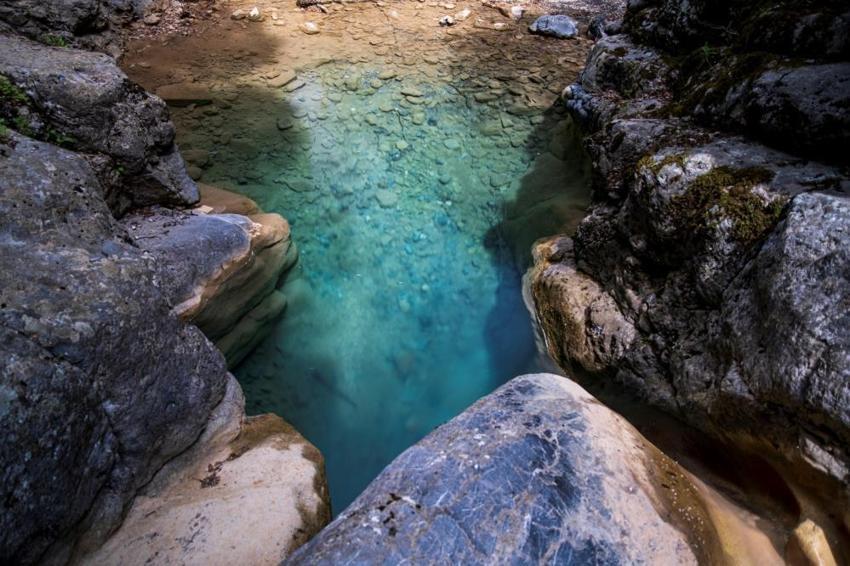 Spil Dağı’nın saklı kanyonu fotoğrafçıların ilgi odağı oldu
