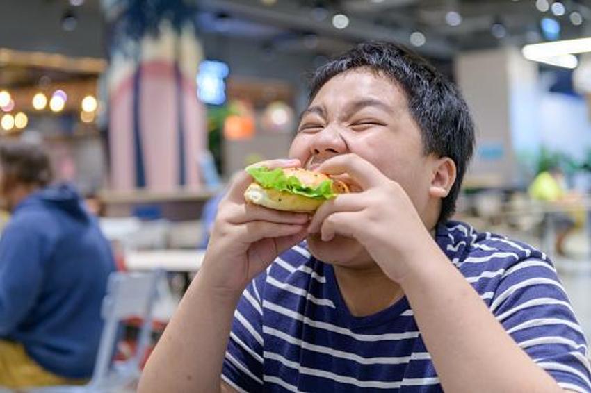 Obezite tehlikesi arttı! Her üç kişiden ikisi obez, yeni yasaklar, vergi artırımları geliyor