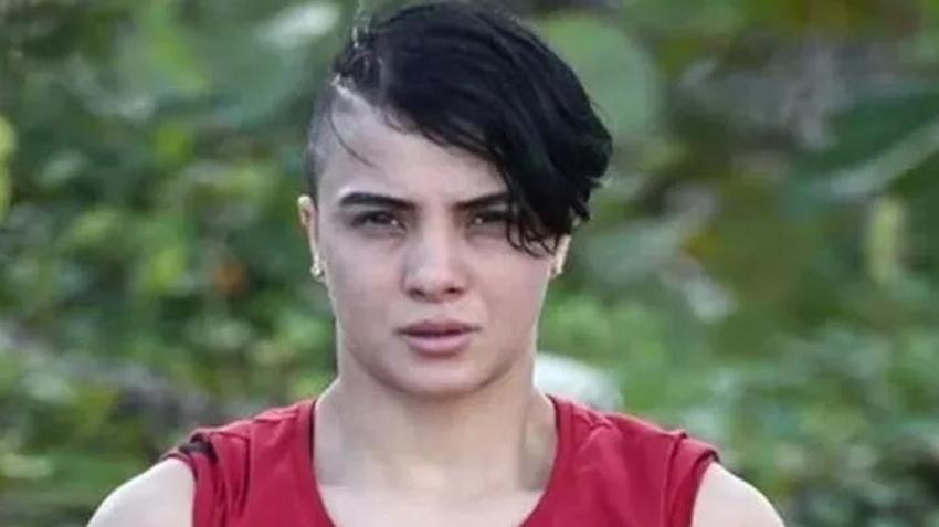 Survivor Sabriye cesur pozlarıyla dikkat çekti!