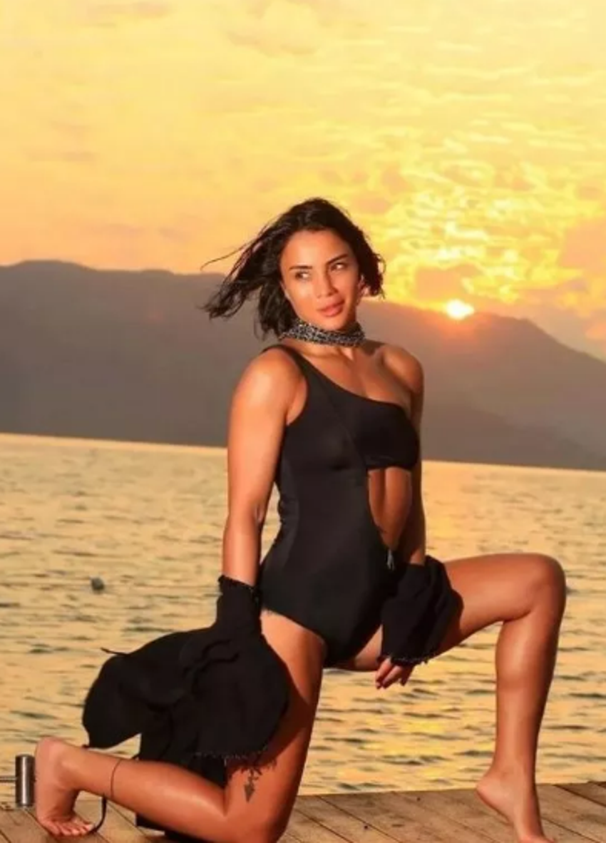 Survivor Sabriye cesur pozlarıyla dikkat çekti!
