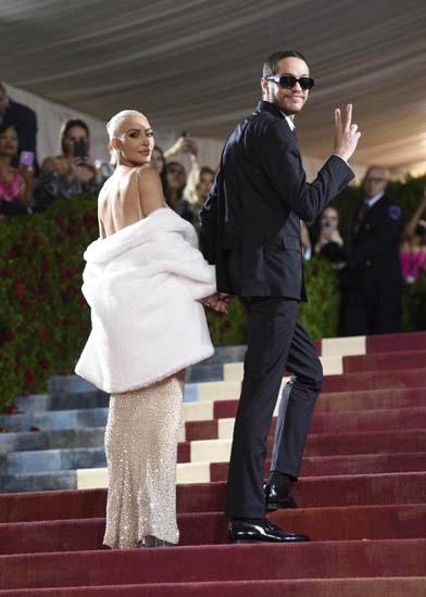 Kim Kardashian Met Gala'ya Marilyn Monroe'nun ikonik elbisesiyle katıldı,olay oldu!