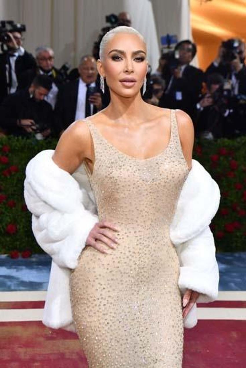 Kim Kardashian Met Gala'ya Marilyn Monroe'nun ikonik elbisesiyle katıldı,olay oldu!