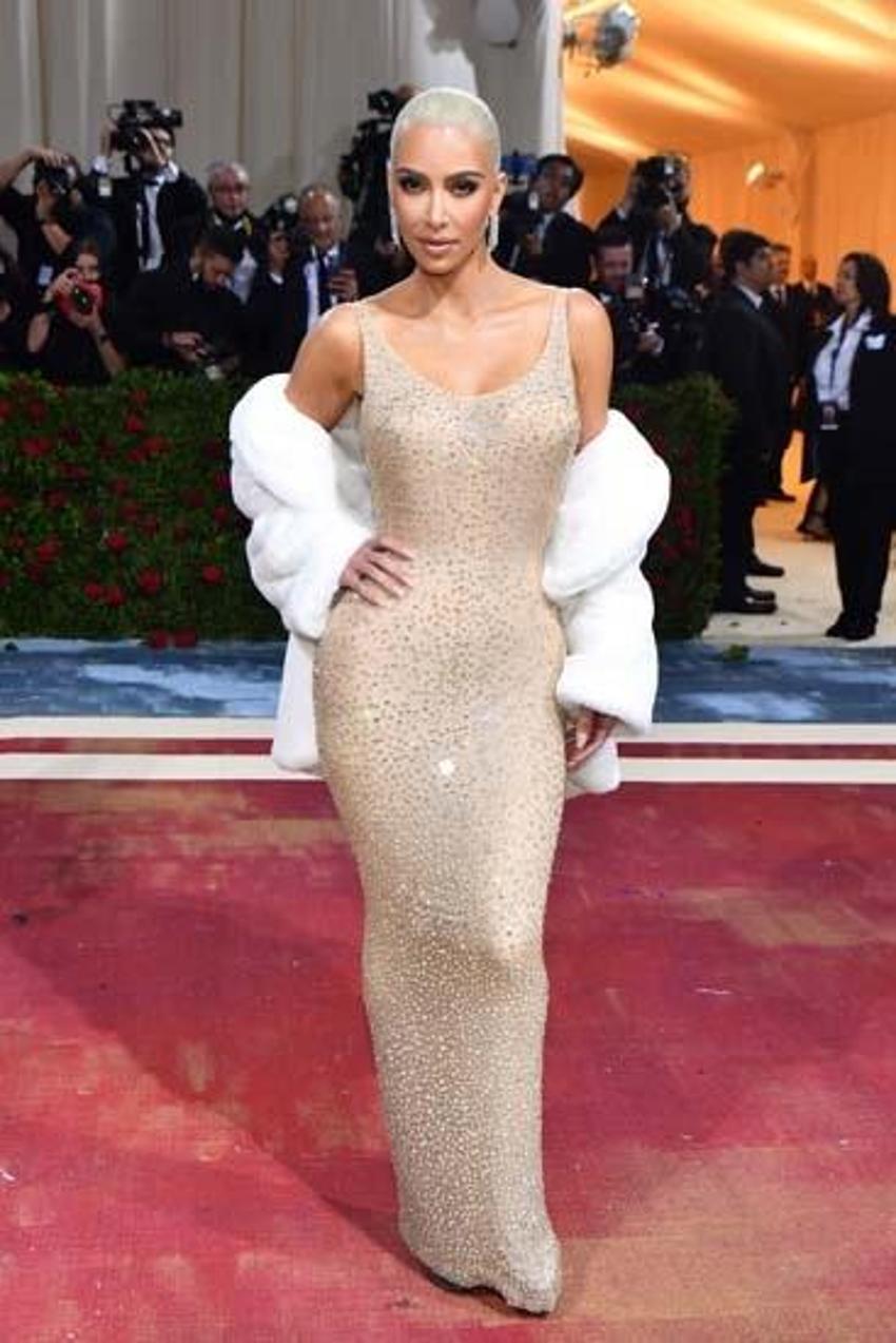 Kim Kardashian Met Gala'ya Marilyn Monroe'nun ikonik elbisesiyle katıldı,olay oldu!