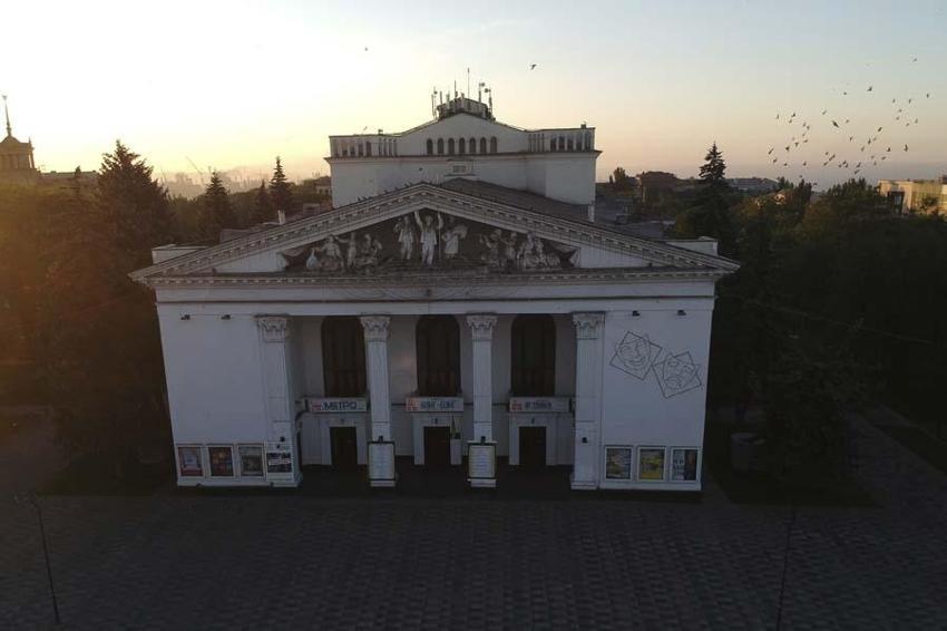 Ukrayna-Rusya savaşının en kanlı saldırısı! Rusların vurduğu Mariupol tiyatrosunda 600 kişi birden öldü...