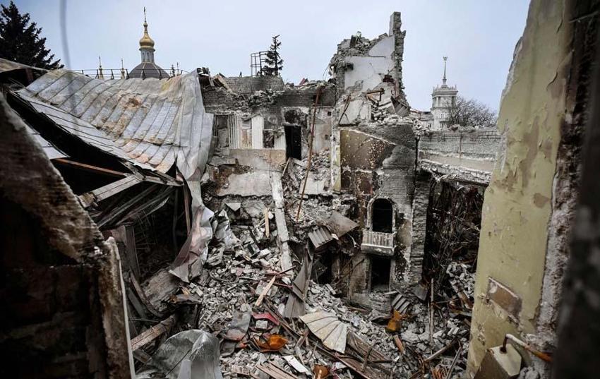 Ukrayna-Rusya savaşının en kanlı saldırısı! Rusların vurduğu Mariupol tiyatrosunda 600 kişi birden öldü...