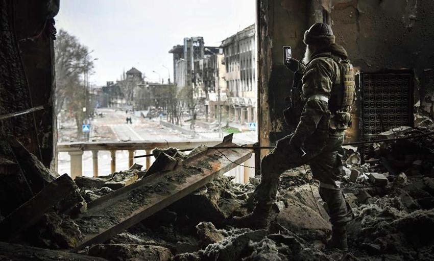 Ukrayna-Rusya savaşının en kanlı saldırısı! Rusların vurduğu Mariupol tiyatrosunda 600 kişi birden öldü...