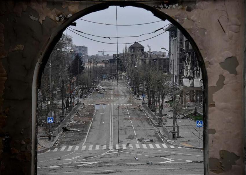 Ukrayna-Rusya savaşının en kanlı saldırısı! Rusların vurduğu Mariupol tiyatrosunda 600 kişi birden öldü...