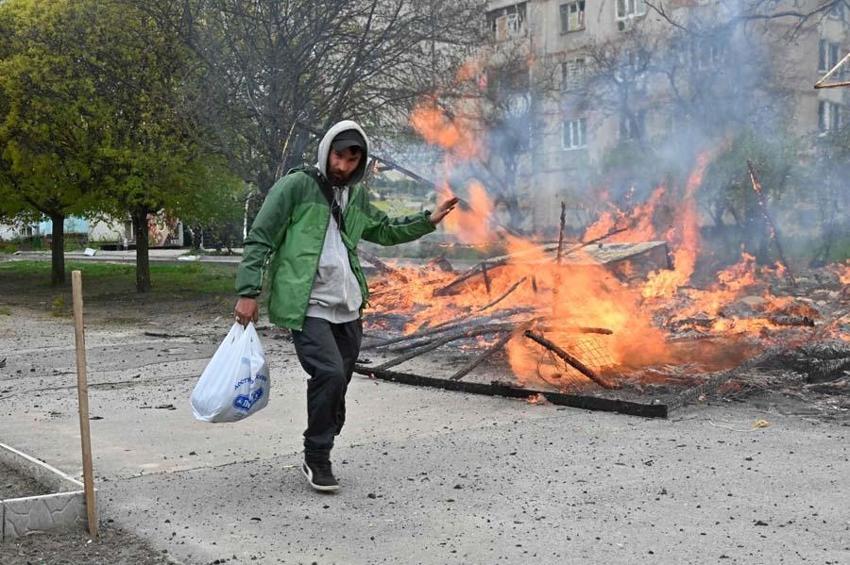 Ukrayna-Rusya savaşının en kanlı saldırısı! Rusların vurduğu Mariupol tiyatrosunda 600 kişi birden öldü...