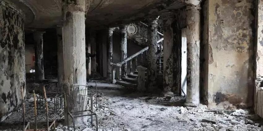 Ukrayna-Rusya savaşının en kanlı saldırısı! Rusların vurduğu Mariupol tiyatrosunda 600 kişi birden öldü...