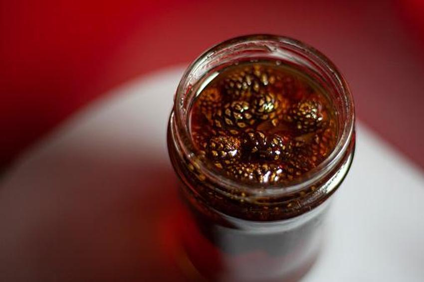 Astım ve bronşit için doğal şifa! İltihap ve enfeksiyon ile savaşıyor, öksürük önleyici, balgam söktürücü... Günde iki kaşığı yetiyor, C, K, B vitaminleri...