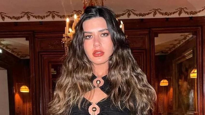Fenomen Sibil Çetinkaya kasığına kadar yırtmacıyla poz verdi!