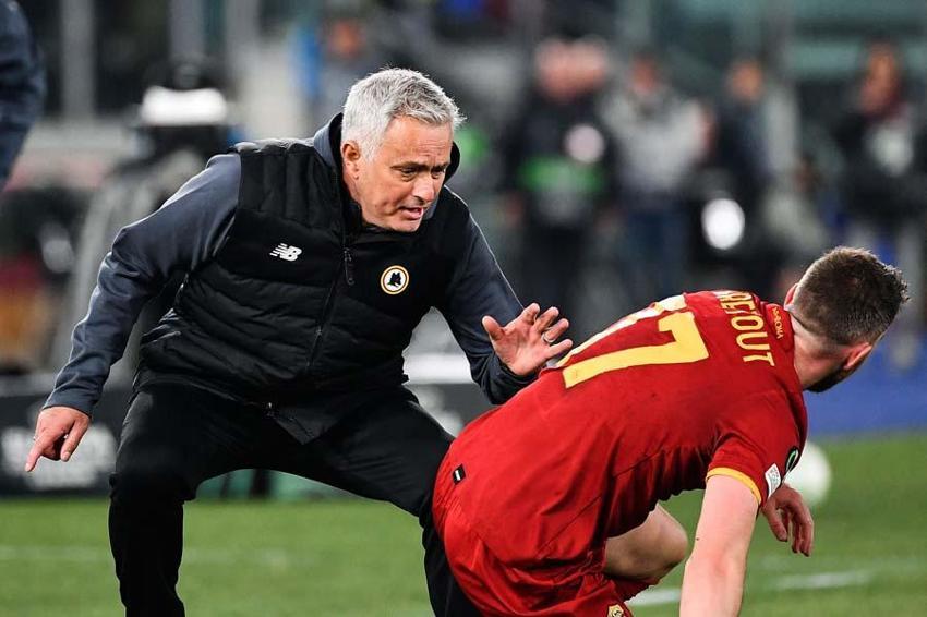 UEFA Avrupa Konferans Ligi'nde Roma finale çıktı Jose Mourinho tarihte bir ilki başardı! 