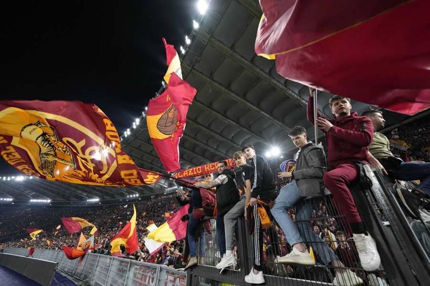 UEFA Avrupa Konferans Ligi'nde Roma finale çıktı Jose Mourinho tarihte bir ilki başardı! 