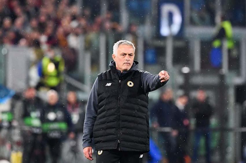 UEFA Avrupa Konferans Ligi'nde Roma finale çıktı Jose Mourinho tarihte bir ilki başardı! 