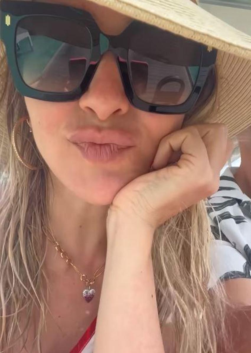 Hadise, eşi Mehmet Dinçerler ile Maldivler'de! 'Kalbimi çalar bu deniz'