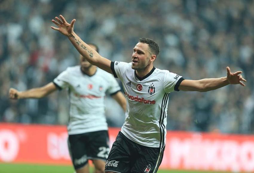Beşiktaş - Fenerbahçe derbilerinde futbol tarihine damgasını vuran sonuçlar ve olaylar!