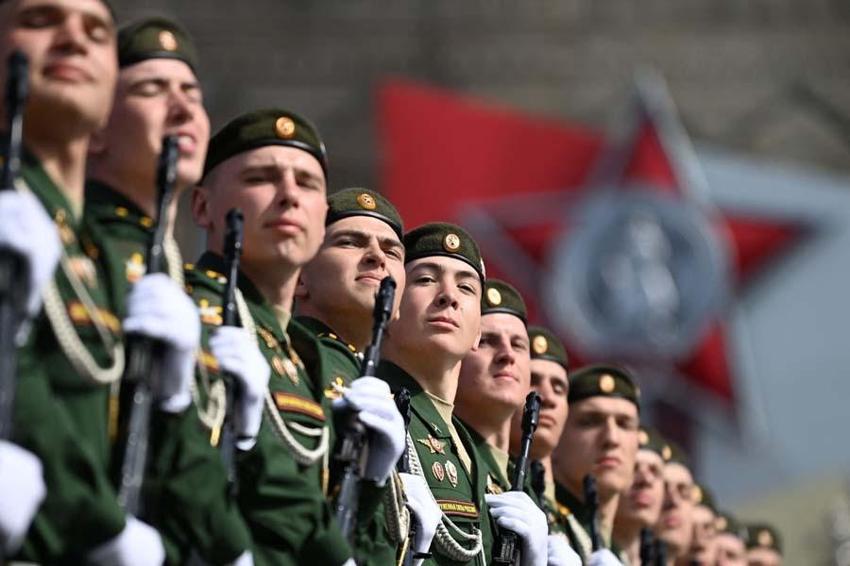 Kıyamet uçağı göründü! Dünya nefesini tutup izliyor...