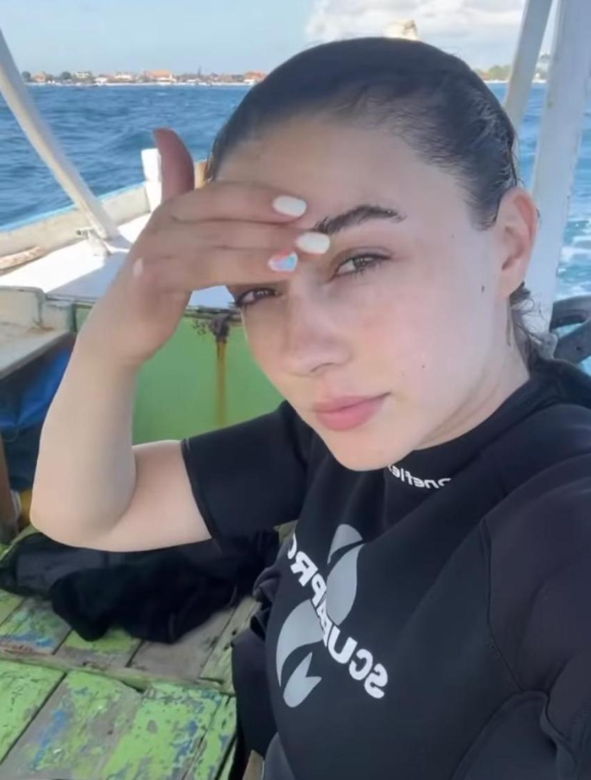 Burcu Özberk'ten makyajsız paylaşım!