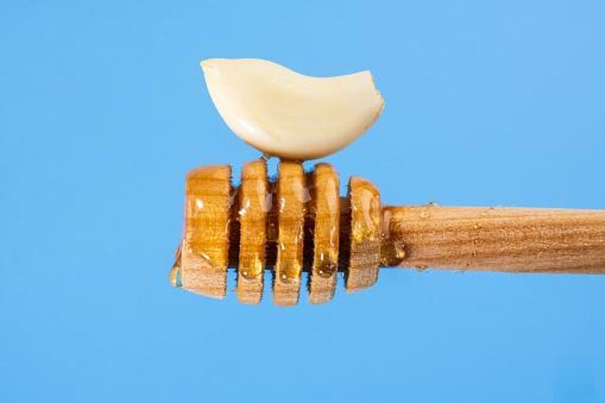 Öksürüğü bıçak gibi kesiyor! Kronik hastalıklar ve enflamasyon ile savaşıyor, kolesterolü kontrol altına alıyor, günde bir kaşığı yetiyor