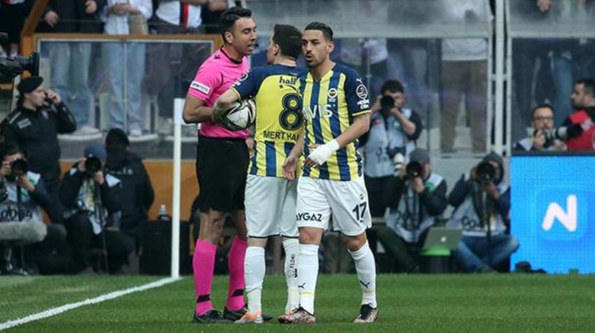 Beşiktaş-Fenerbahçe derbisinde olay! Saha karıştı, İrfan Can Kahveci sakatlık geçirdi, tribünler...
