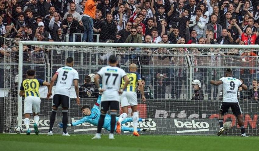 Ahmet Çakar canlı yayında sinek yedi derbiden sonra yıldız futbolcuyu eleştirdi! 'Sen Fener'in topçusu değilsin'