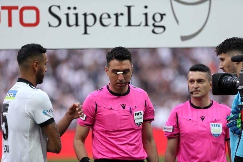 Ahmet Çakar canlı yayında sinek yedi derbiden sonra yıldız futbolcuyu eleştirdi! 'Sen Fener'in topçusu değilsin'
