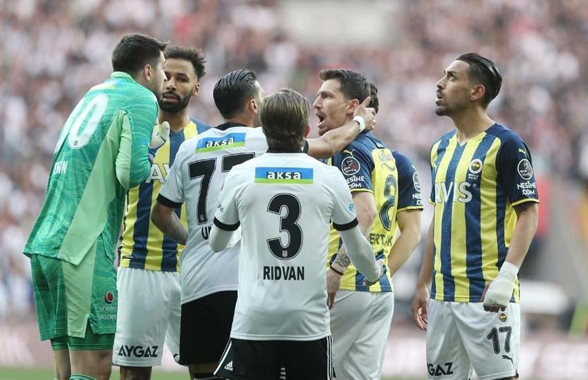 Ahmet Çakar canlı yayında sinek yedi derbiden sonra yıldız futbolcuyu eleştirdi! 'Sen Fener'in topçusu değilsin'