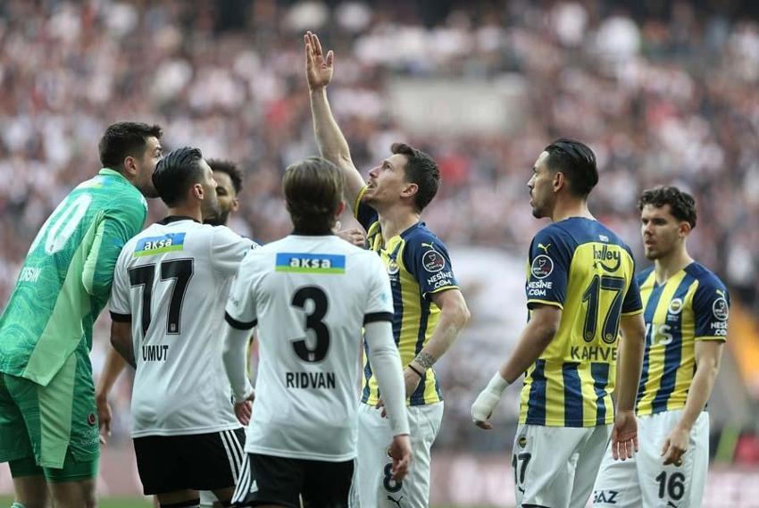 Ahmet Çakar canlı yayında sinek yedi derbiden sonra yıldız futbolcuyu eleştirdi! 'Sen Fener'in topçusu değilsin'