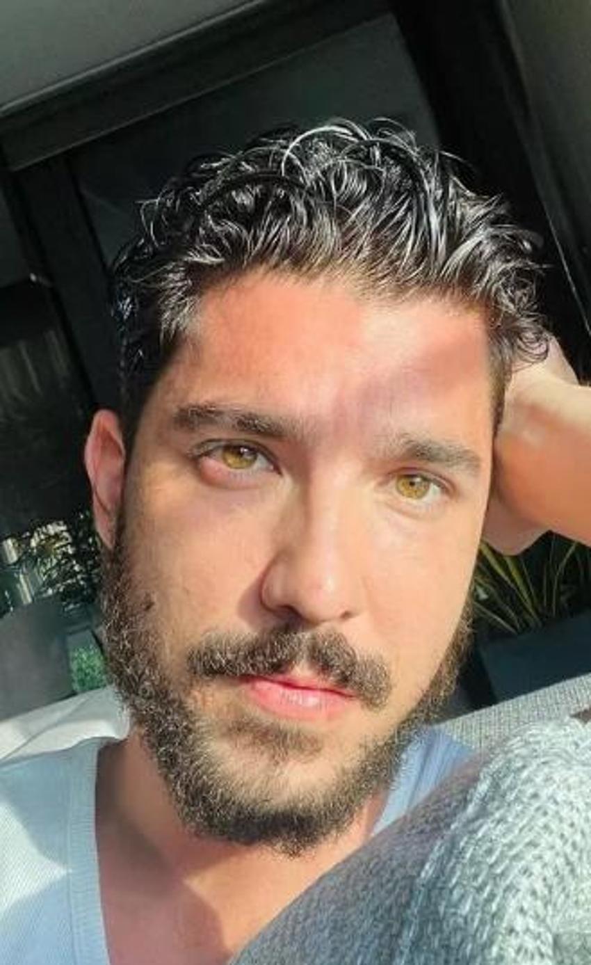 Teşkilat'ın Ceren'i Ezgi Eyüboğlu'dan mini etekli poz!