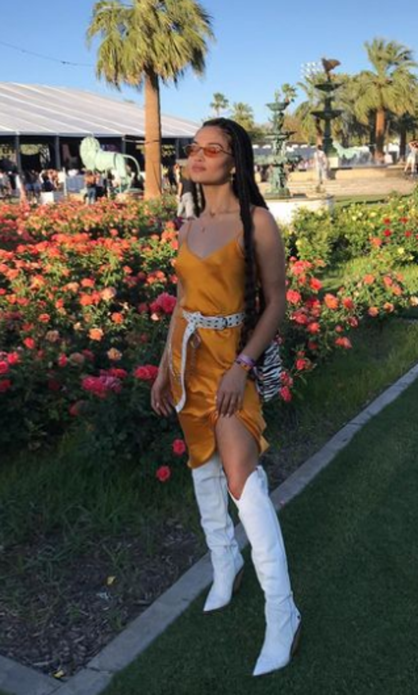 Shanina Shaik anne olduğunu karnı burnunda pozlarla duyurdu!