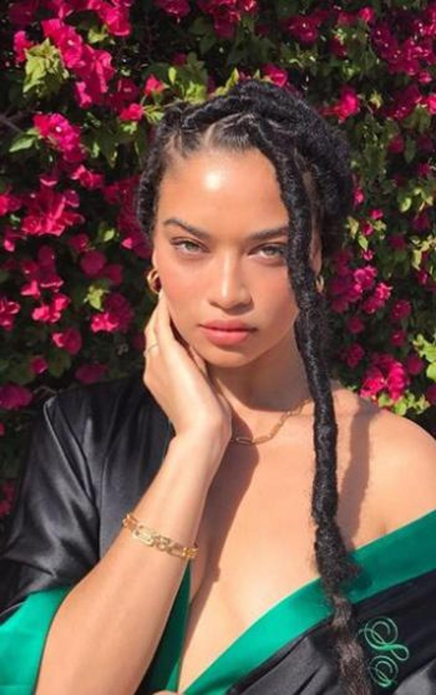 Shanina Shaik anne olduğunu karnı burnunda pozlarla duyurdu!