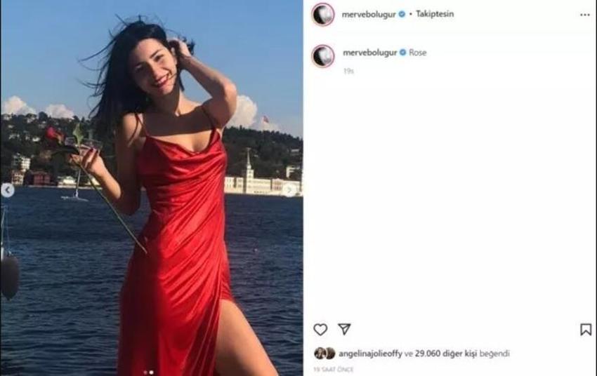 Merve Boluğur'dan derin dekolteli elbisesiyle cesur paylaşım!